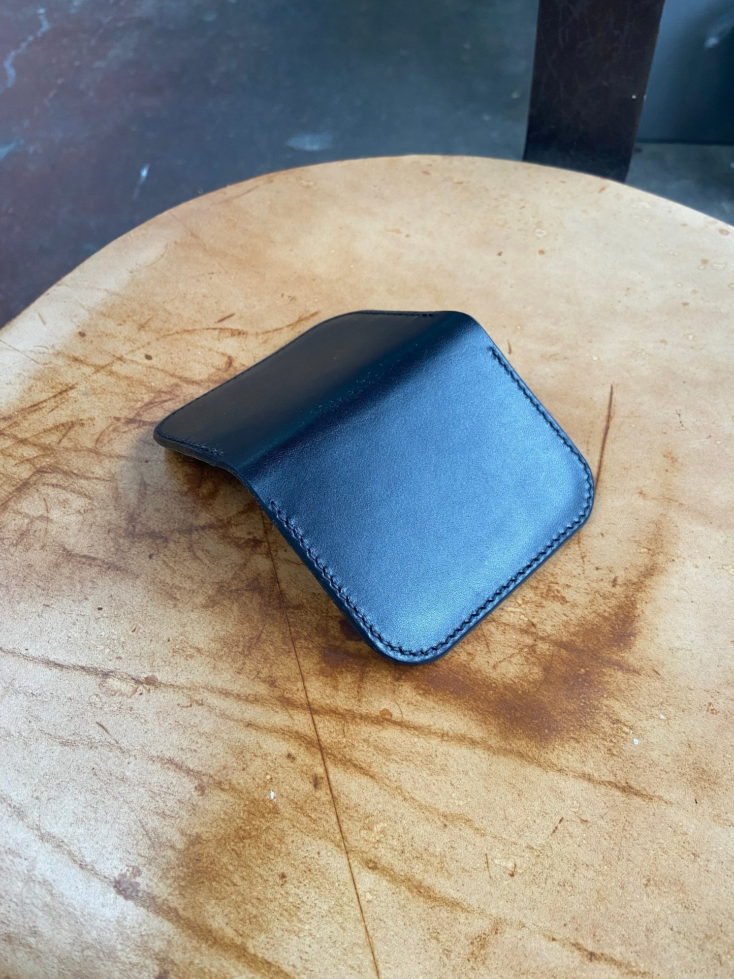Round curved card holder