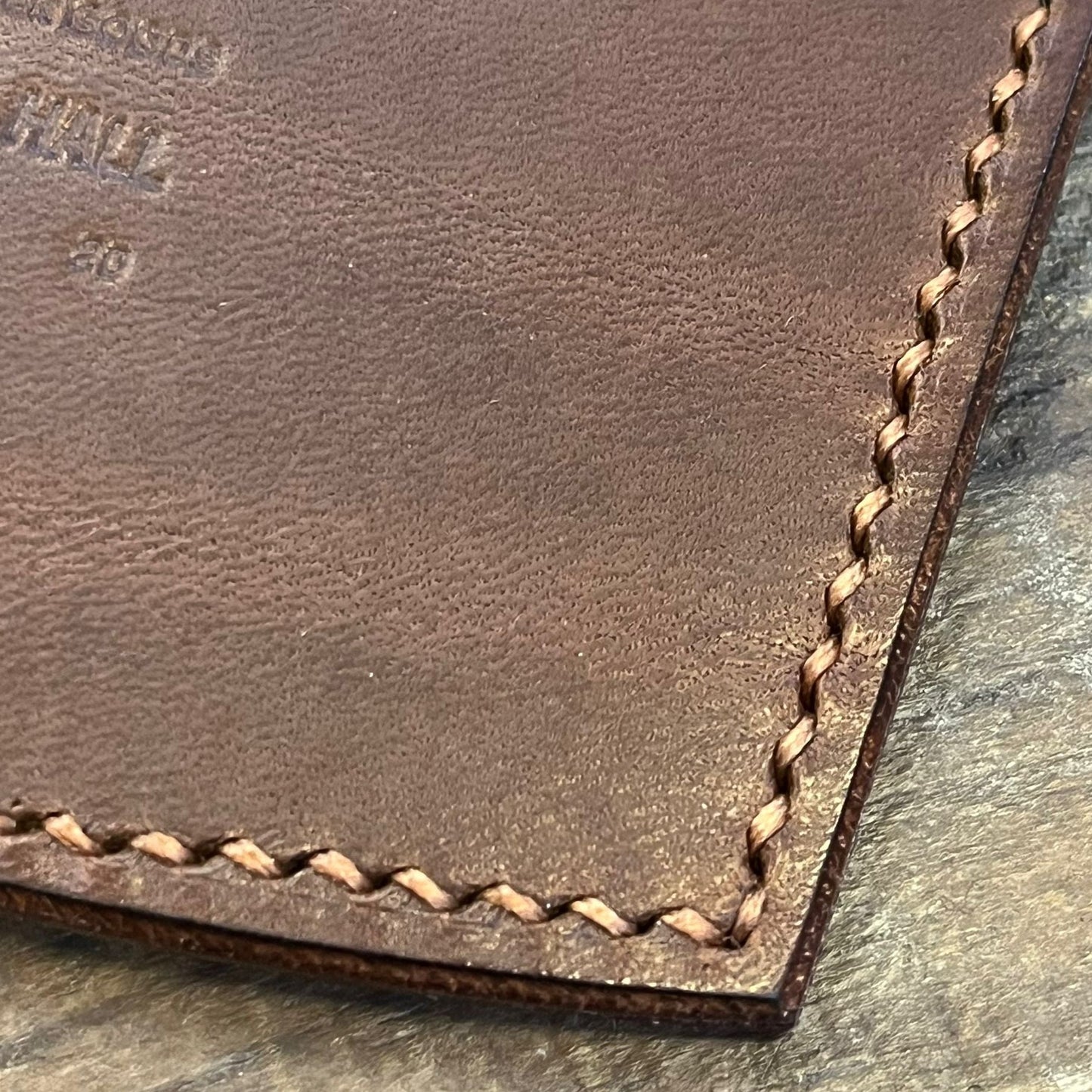 Minimal curved card holder